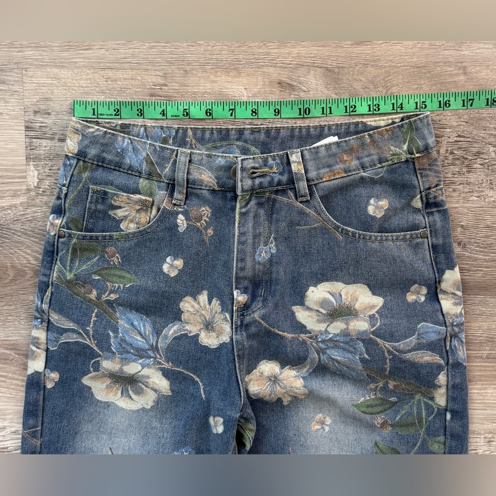 YNS Generic Sz-Xs. Women's straight-leg jeans with a floral print, loose, high- - Picture 12 of 15